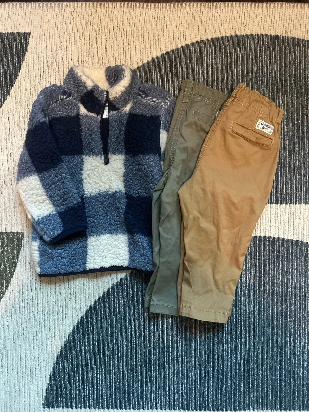 Toddler boy 5 piece bundle from Carter’s size 12 mo